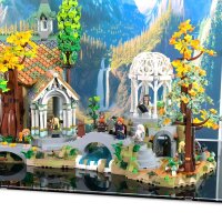 Display in acrilico per LEGO&reg; 10316 Il Signore degli Anelli: Gran Burrone (con immagine di sfondo e pavimento nero)