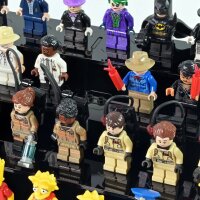 Pr&eacute;sentoir en acrylique pour 80 figurines LEGO&reg; (avec base noire et tenons)