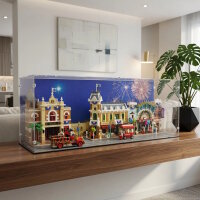 Display in acrilico per LEGO&reg; 43302 Disney - Main Street U.S.A. (con immagine di sfondo e base nera)